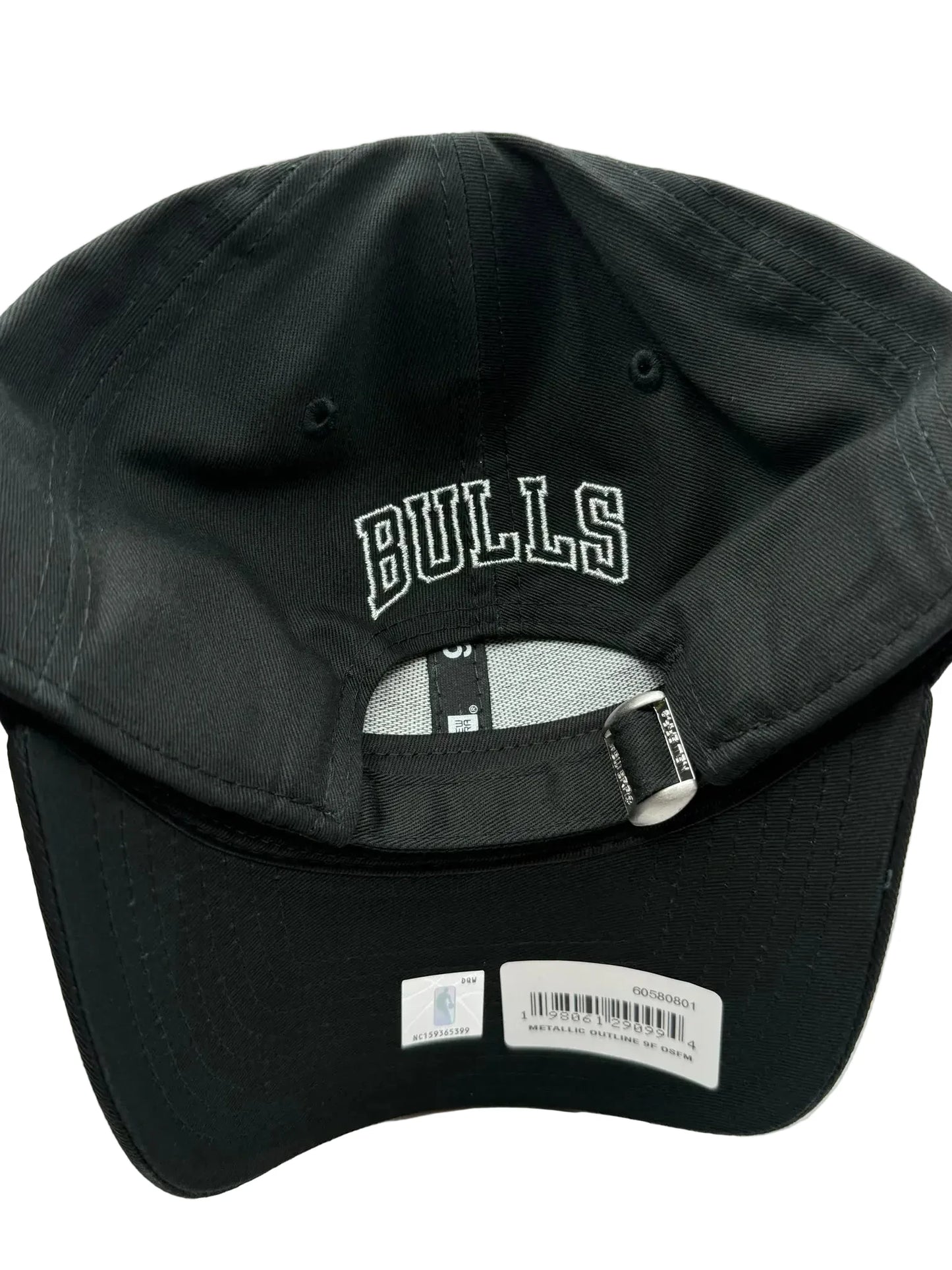 Bulls metallic outline